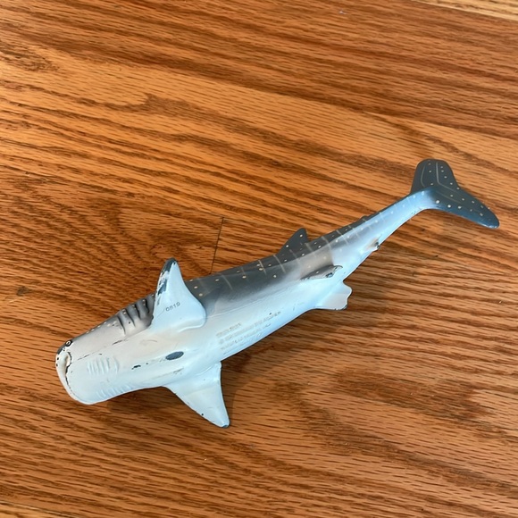 Solid Whale shark and dolphin - Picture 8 of 12